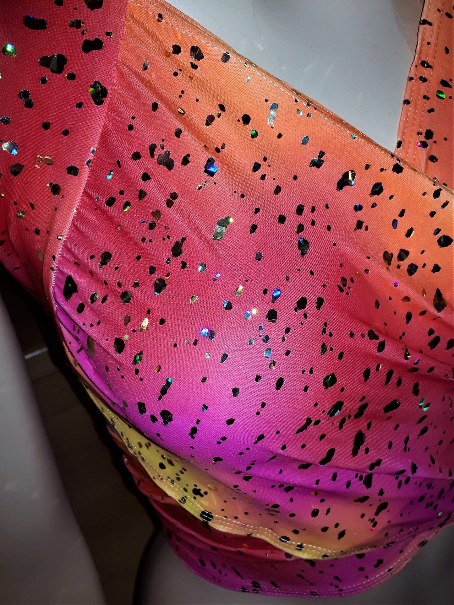 Bandage Top Wickel Bikini Oberteil gelb/orange/pink mit Gold Hologramm Metallic Blättchen bauchfrei Tanzsport - Lycra - SEXSENSE
