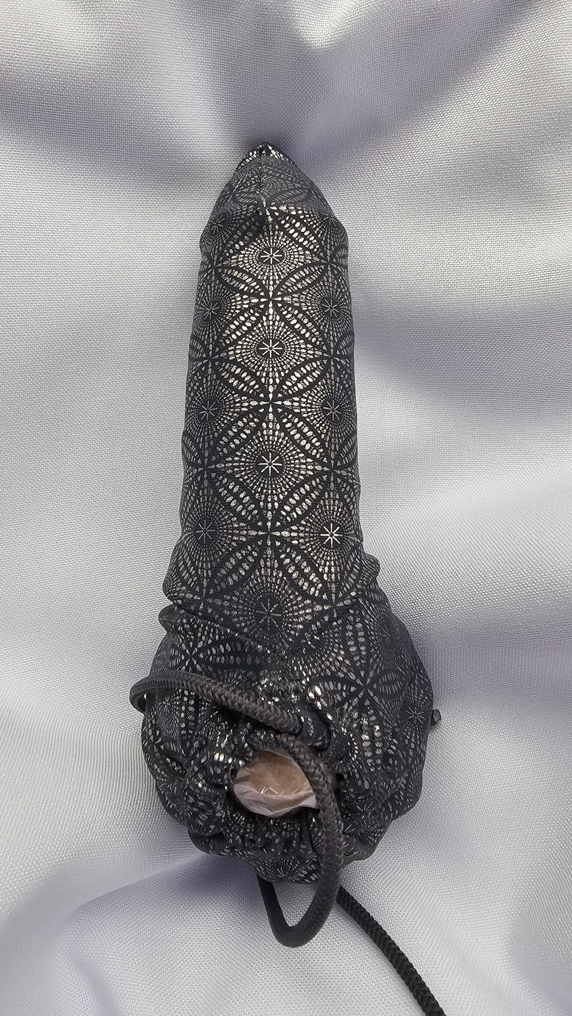 Penissocke Lümmeltüte Juwelensäckchen Gunmetall mit geometrischem Muster Onsleeve Willypyjama - SEXSENSE