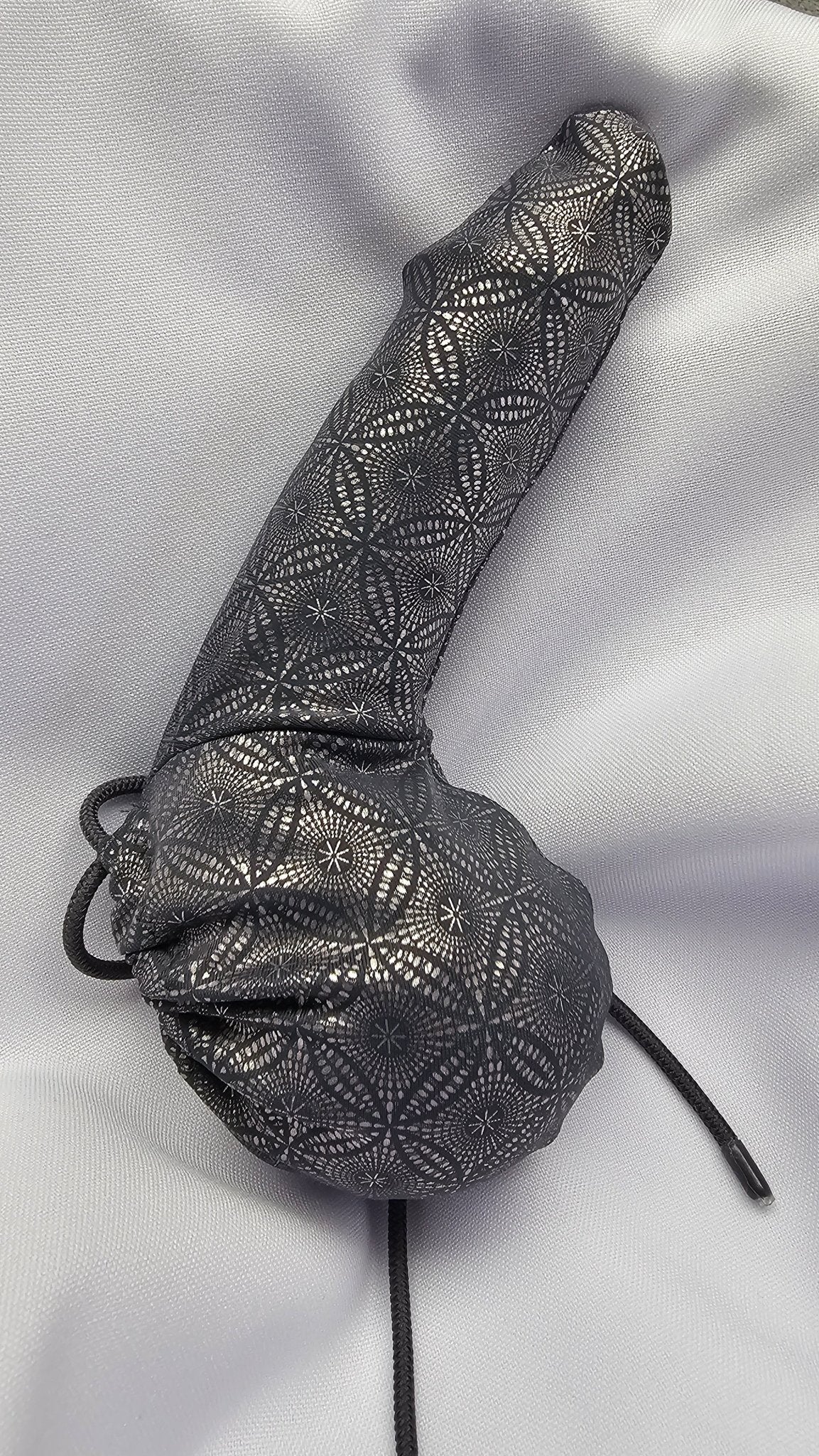 Penissocke Lümmeltüte Juwelensäckchen Gunmetall mit geometrischem Muster Onsleeve Willypyjama - SEXSENSE