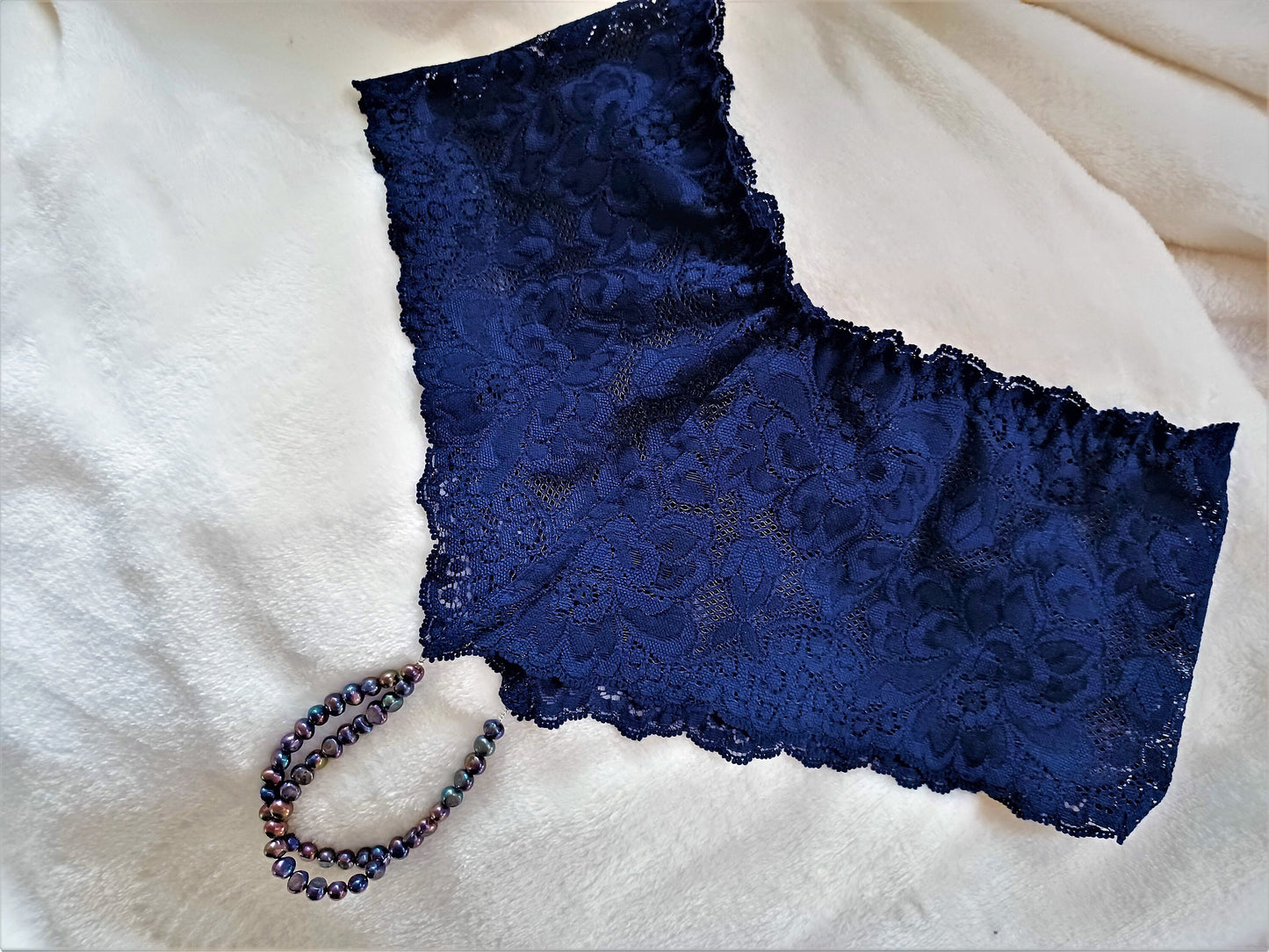 Unikat Dessous sexy Lingerie dunkelblauer Perlen String Slip elastische Spitze echte Peacock Süßwasser Zucht-Perlen NEU Unikat Handmade