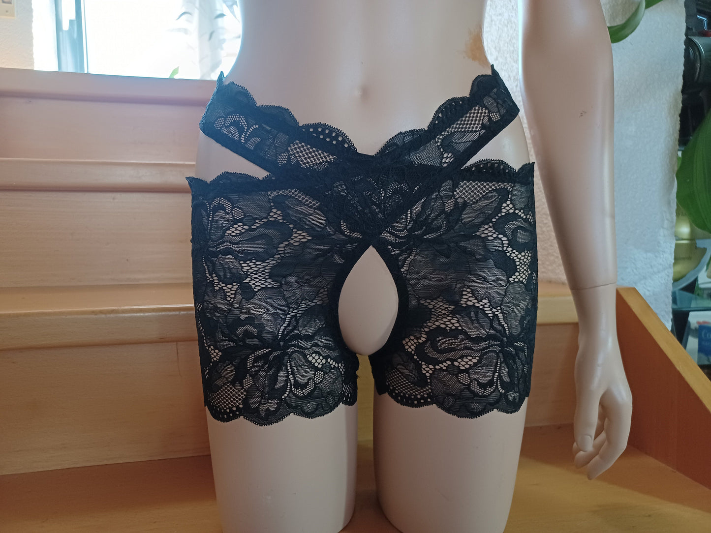 Stay Hip, 2-teilige Strapse aus elastischer Spitze schwarz glänzend Dessous, Lingerie, Strumpfband ouvert Maßanfertigung sexy Toy