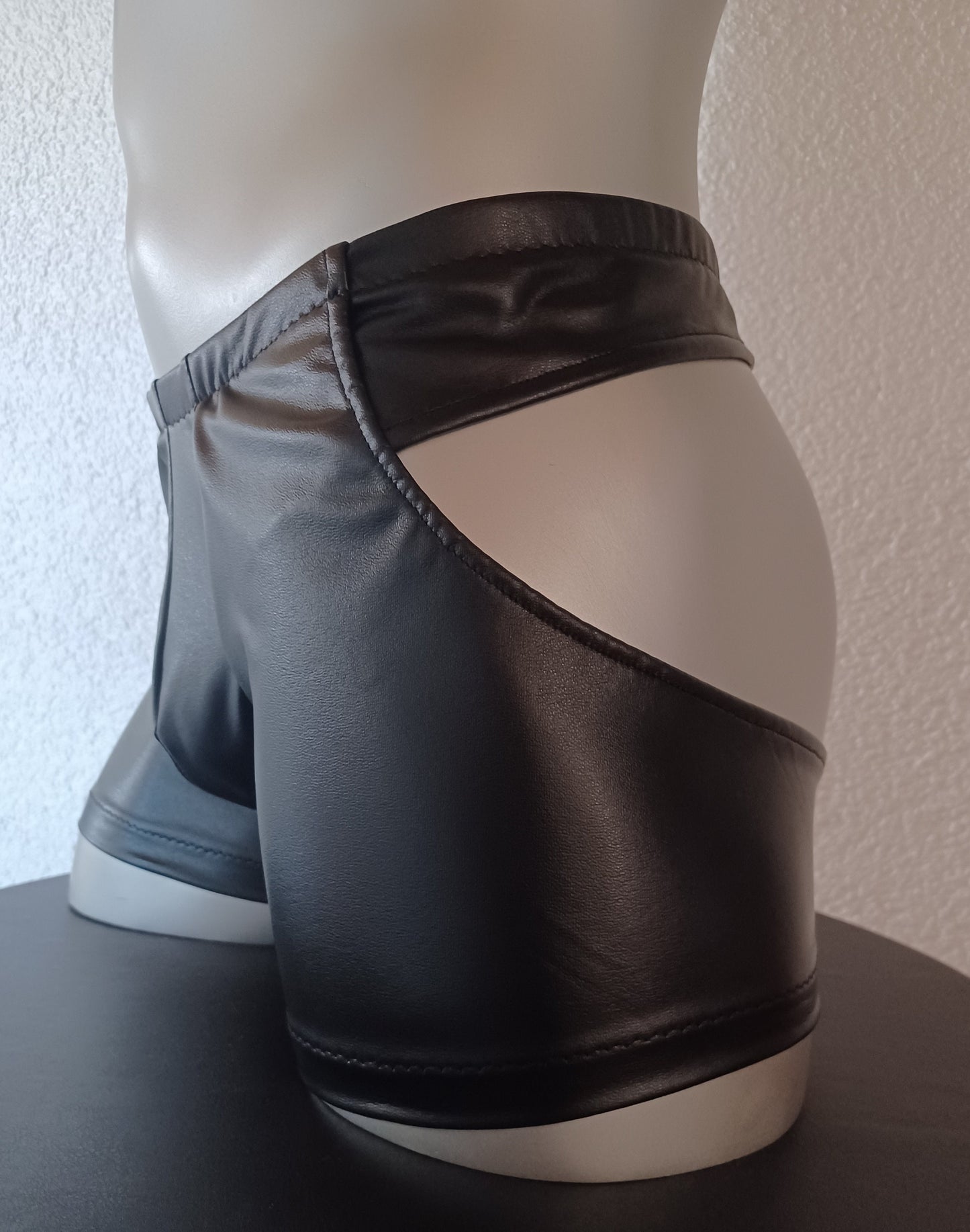 Open Butt Reizwäsche ouvert Faux-Glattleder schwarz Herren Dessous Unterwäsche Lingerie Sissy Boxershort  Gr M Unikat