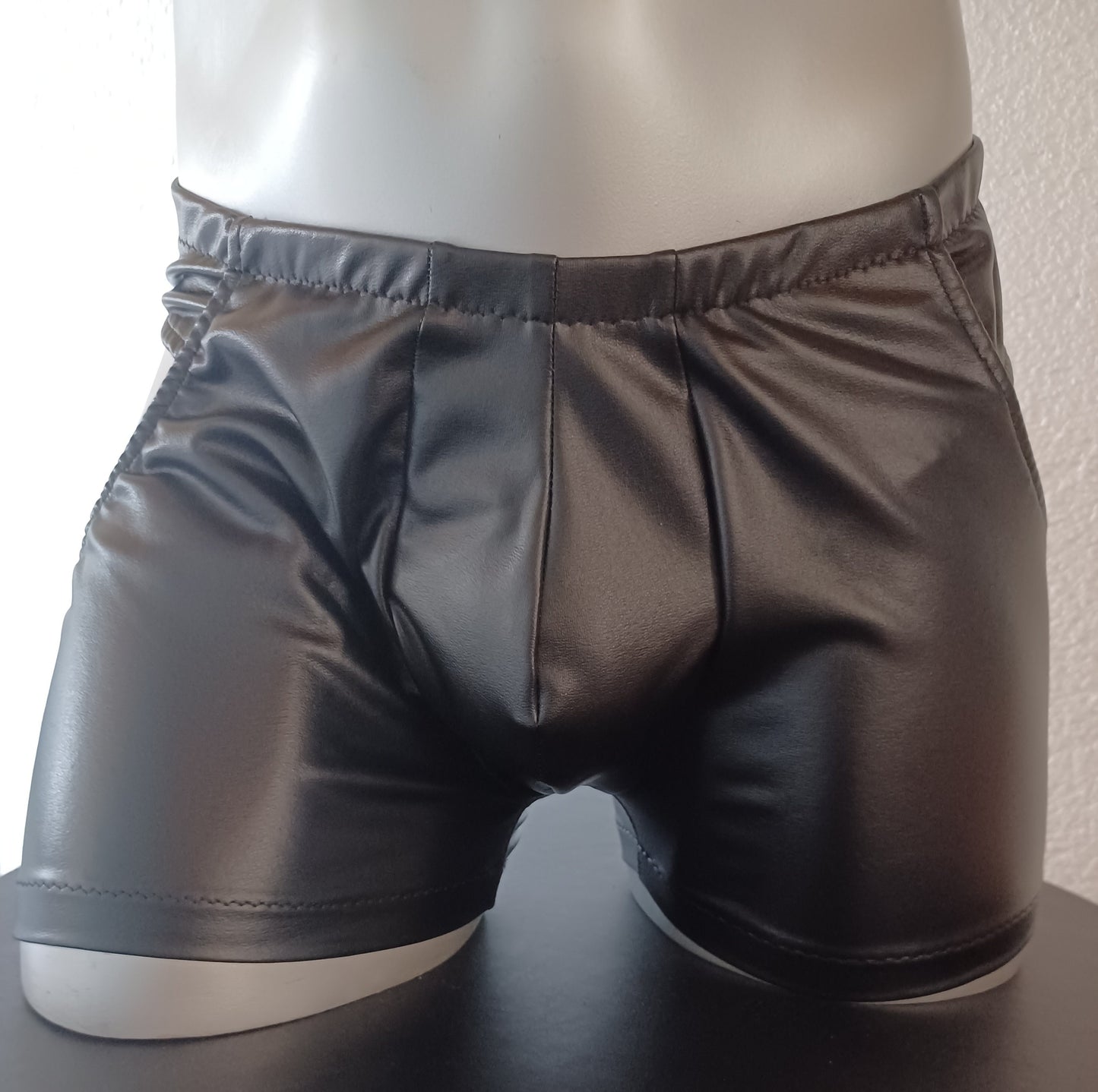 Open Butt Reizwäsche ouvert Faux-Glattleder schwarz Herren Dessous Unterwäsche Lingerie Sissy Boxershort  Gr M Unikat