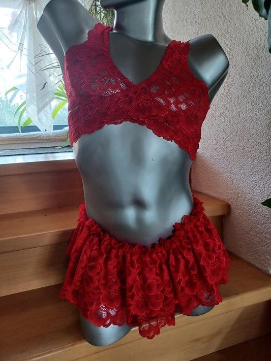 Sissy Herren Unterwäsche Set 3-teilig rot elastische Spitze Unikat String oder Thong mit Rock + Bustier