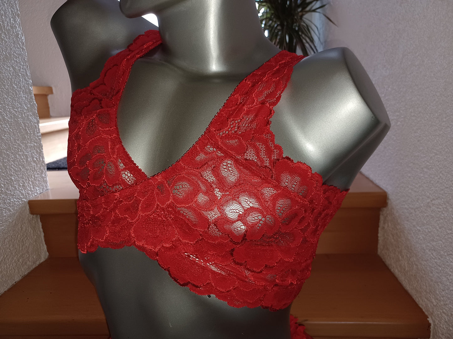 Sissy Herren Unterwäsche Set 3-teilig rot elastische Spitze Unikat String oder Thong mit Rock + Bustier