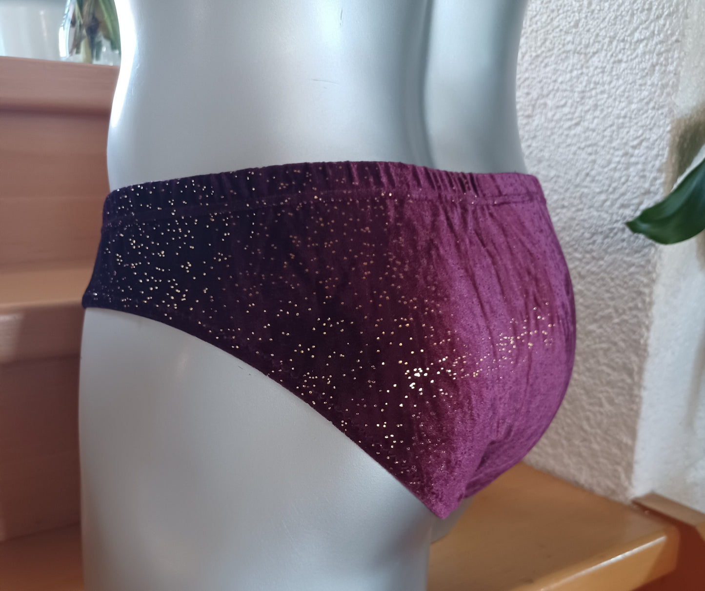 Badehose full Butt  Herren Dessous Unterwäsche elastischer Samt Beerenfarben mit Goldglitter Samt Gr M-L Unikat