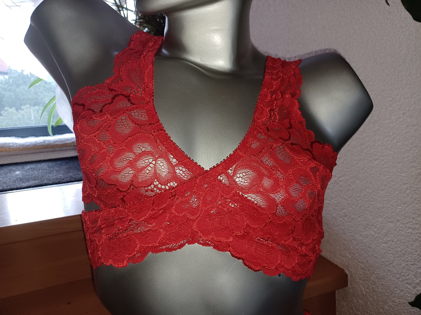 Sissy Herren Unterwäsche Set 3-teilig rot elastische Spitze Unikat String oder Thong mit Rock + Bustier