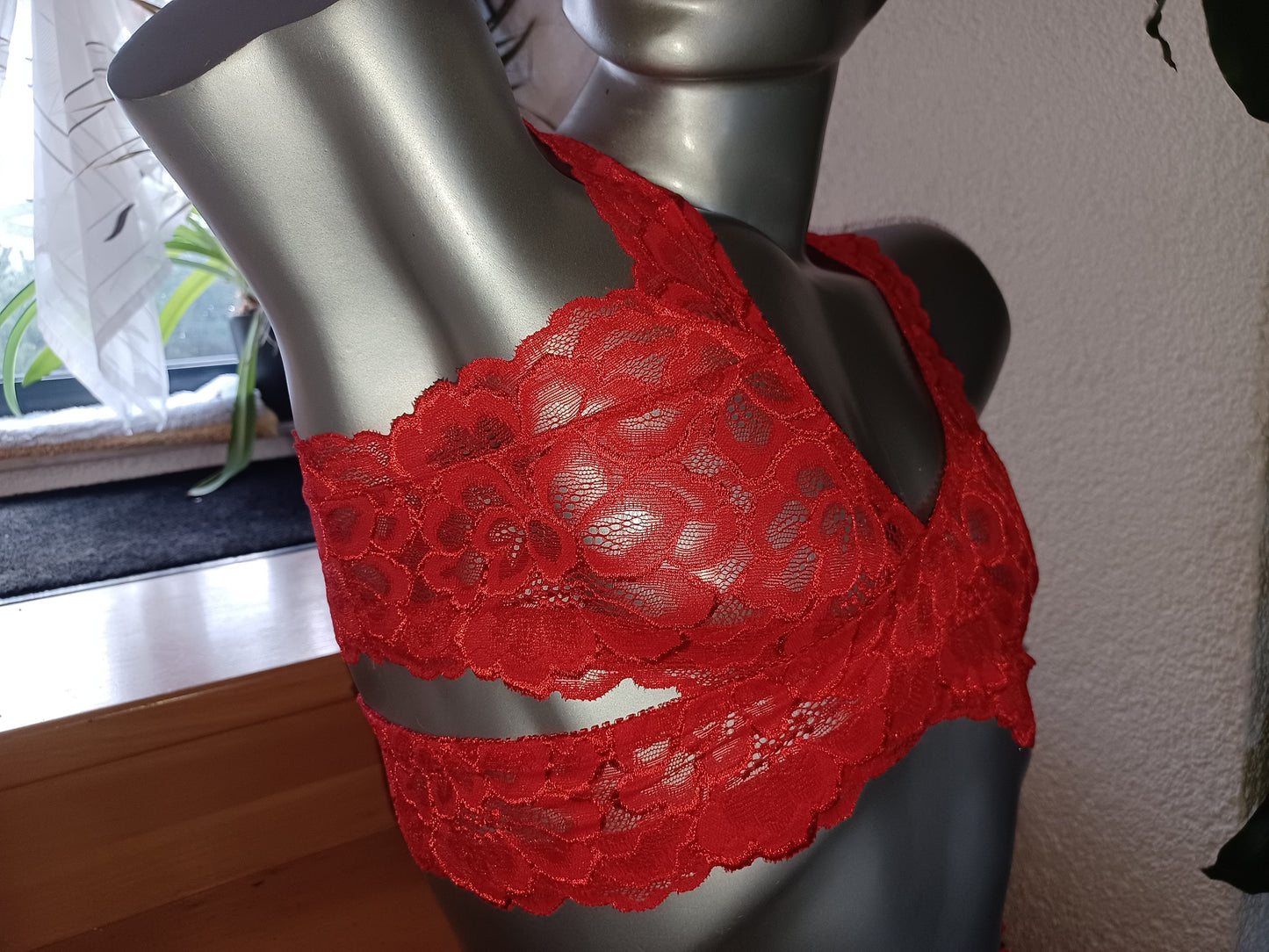 Sissy Herren Unterwäsche Set 3-teilig rot elastische Spitze Unikat String oder Thong mit Rock + Bustier