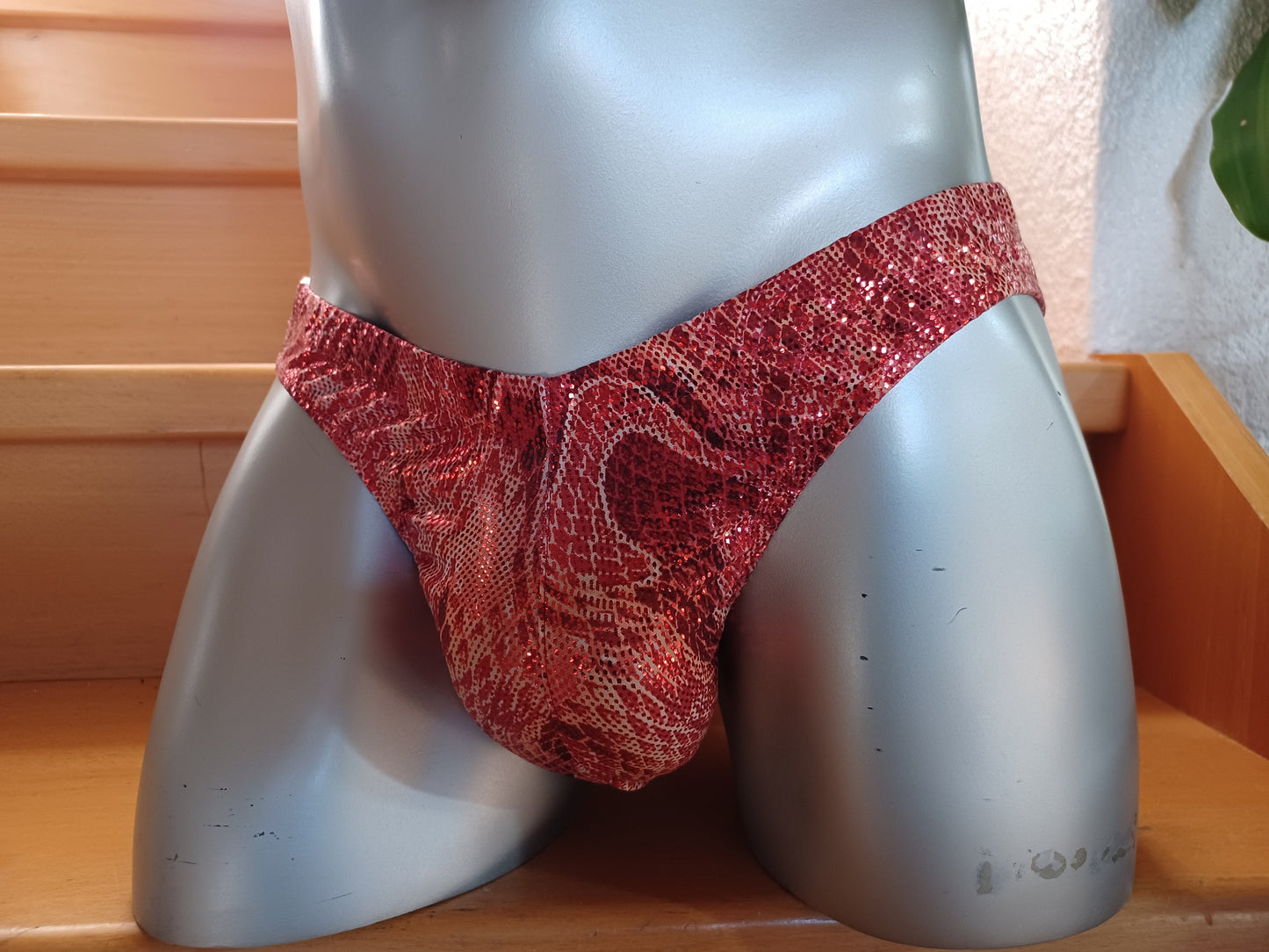 Badehose 3/4 Butt tiefer Bund Herren Dessous Unterwäsche Lingerie elastisches Lycra rot Glitzer Gr S-XL Unikat