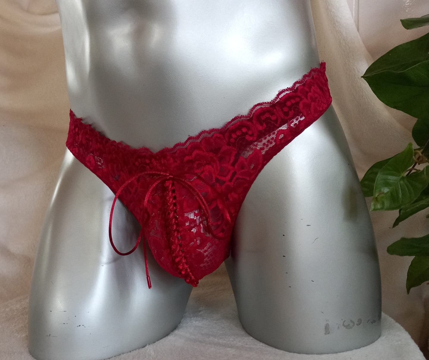 Spitzen-String mit Front-Schnürung Herren Lingerie Dessous Unikat Corsagen-Suspensorium NEU in Bordeaux