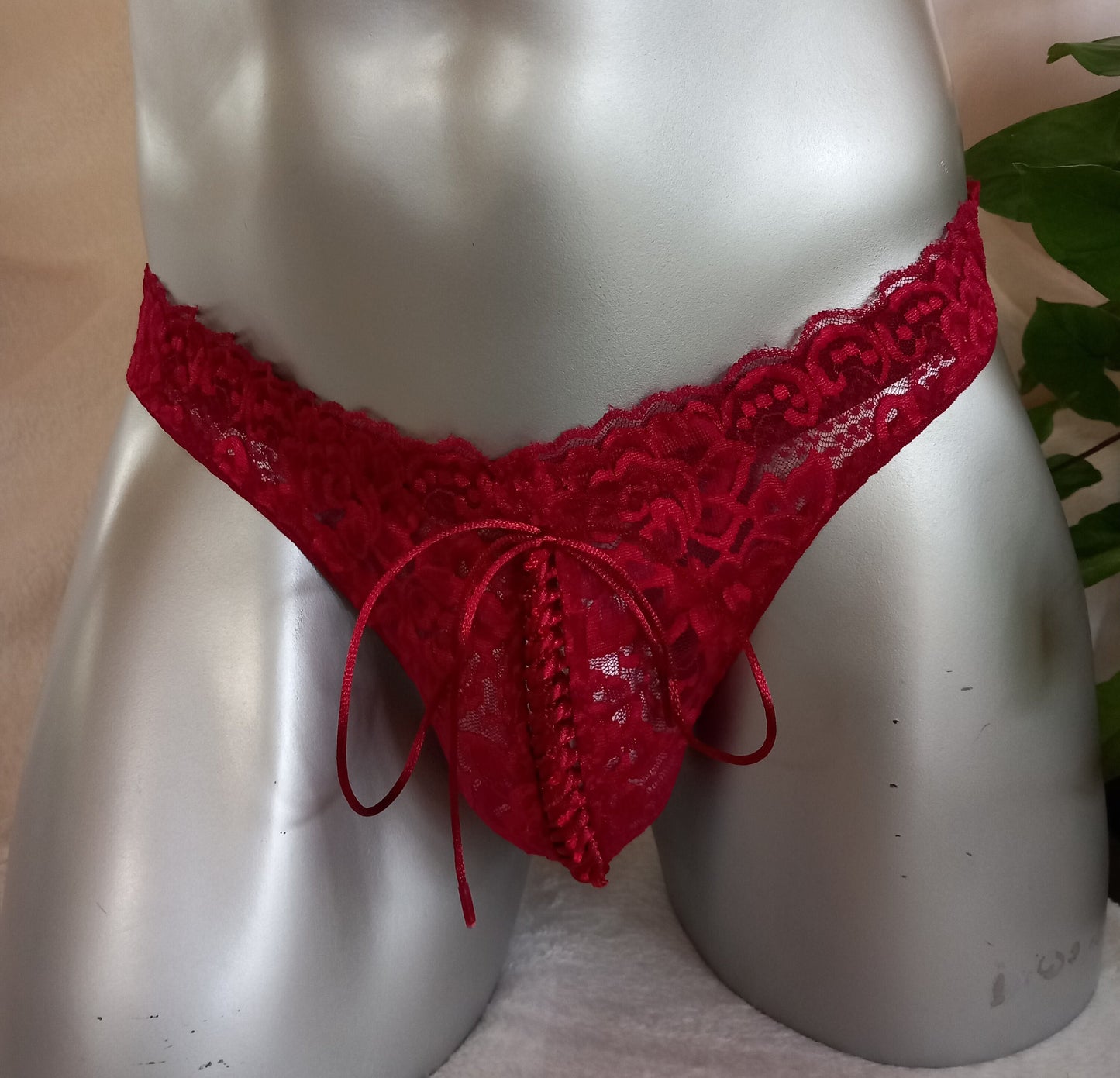 Spitzen-String mit Front-Schnürung Herren Lingerie Dessous Unikat Corsagen-Suspensorium NEU in Bordeaux