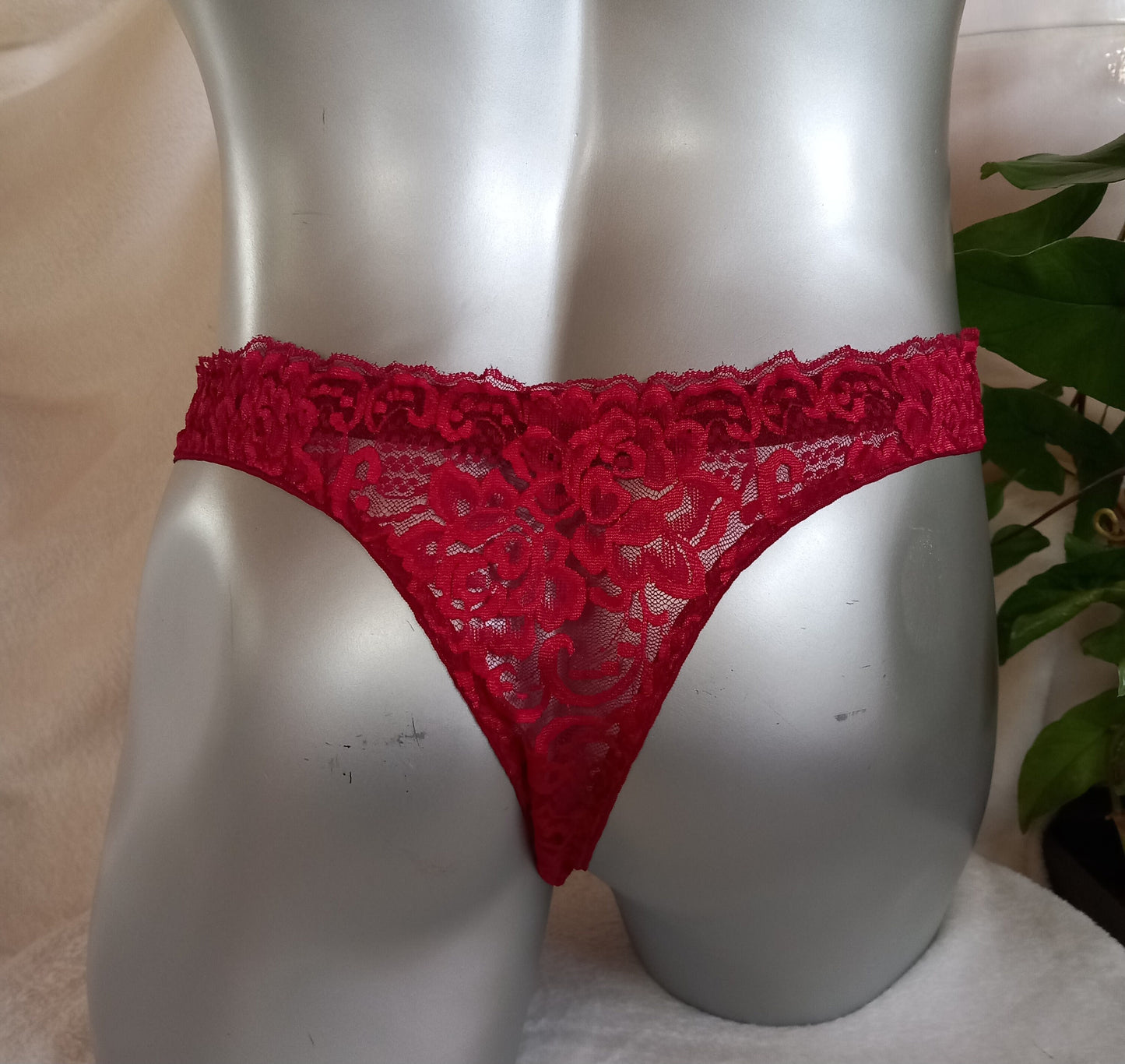 Spitzen-String mit Front-Schnürung Herren Lingerie Dessous Unikat Corsagen-Suspensorium NEU in Bordeaux