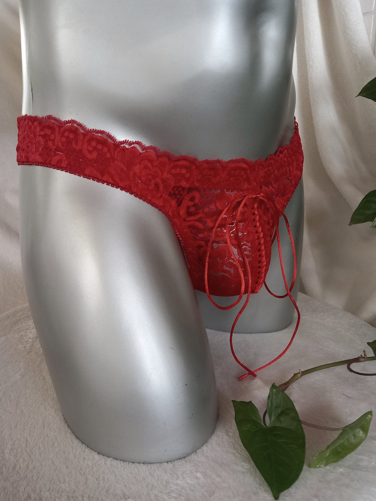 Spitzen-String mit Front-Schnürung Herren Lingerie Dessous Unikat Suspensorium geschnürt Gr XS- L, hellrot