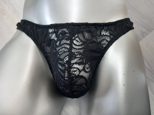 verspielter zarter tiefschwarzer Spitzen String Low Waist für Herren, sexy Dessous, Lingerie, Gay, Sissy, Unikat in XS, S, M, L, XL