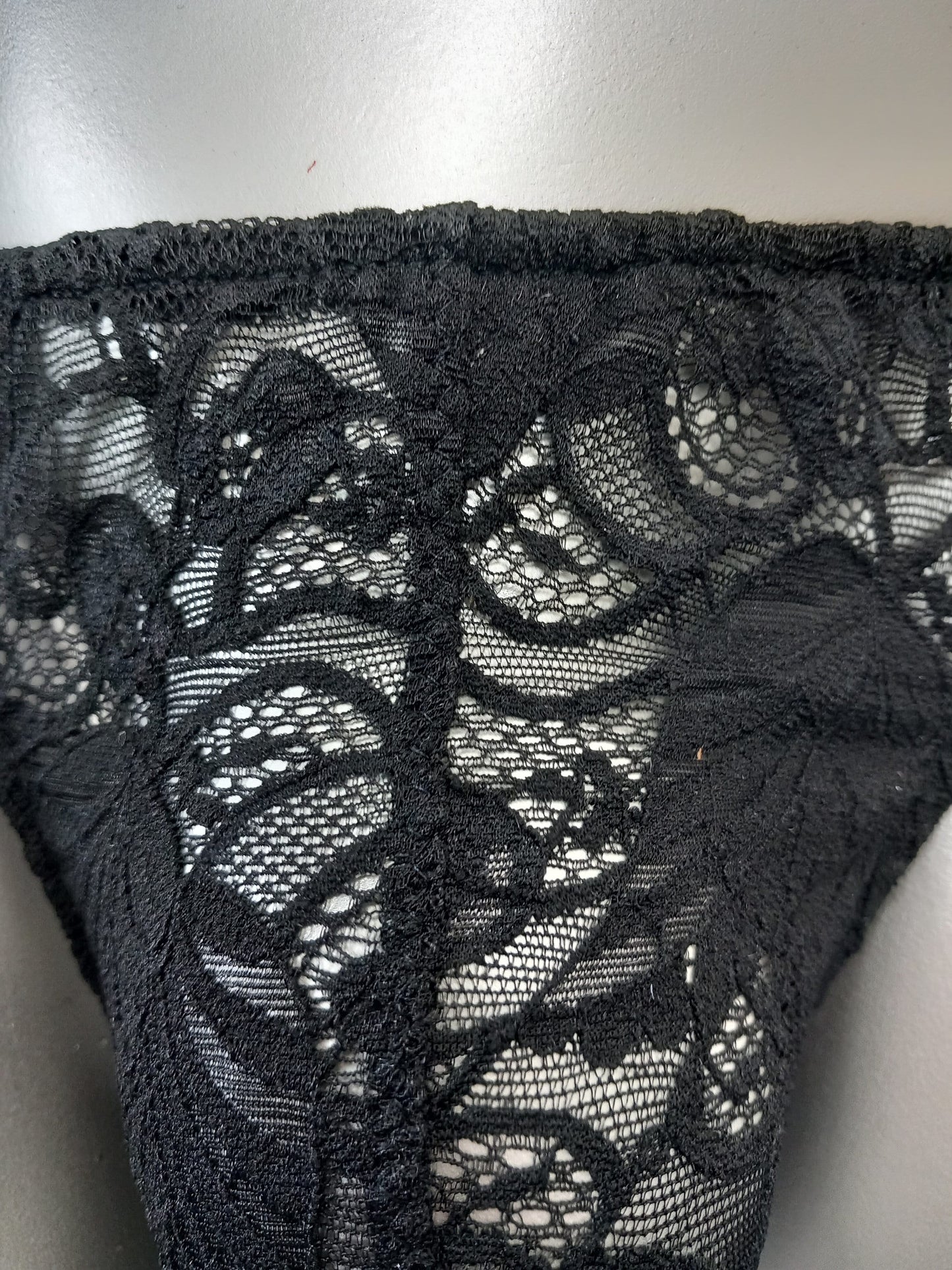 verspielter zarter tiefschwarzer Spitzen String Low Waist für Herren, sexy Dessous, Lingerie, Gay, Sissy, Unikat in XS, S, M, L, XL